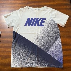 Youth Nike t-shirt, size M